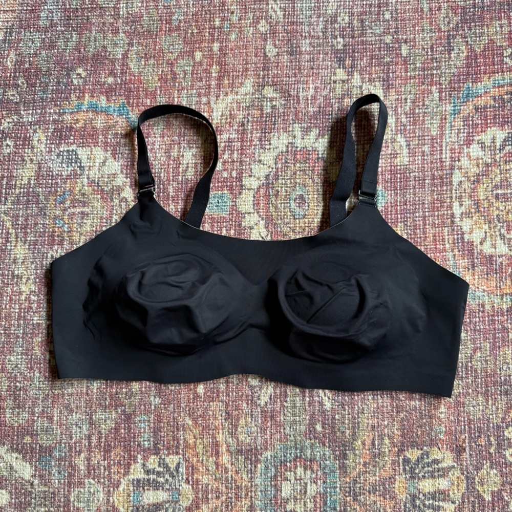 Knixwear Knix Bra Wireless Size 5 Convertible Straps Black and Nude